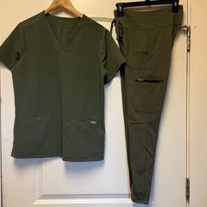 Figs scrubs legging set size M